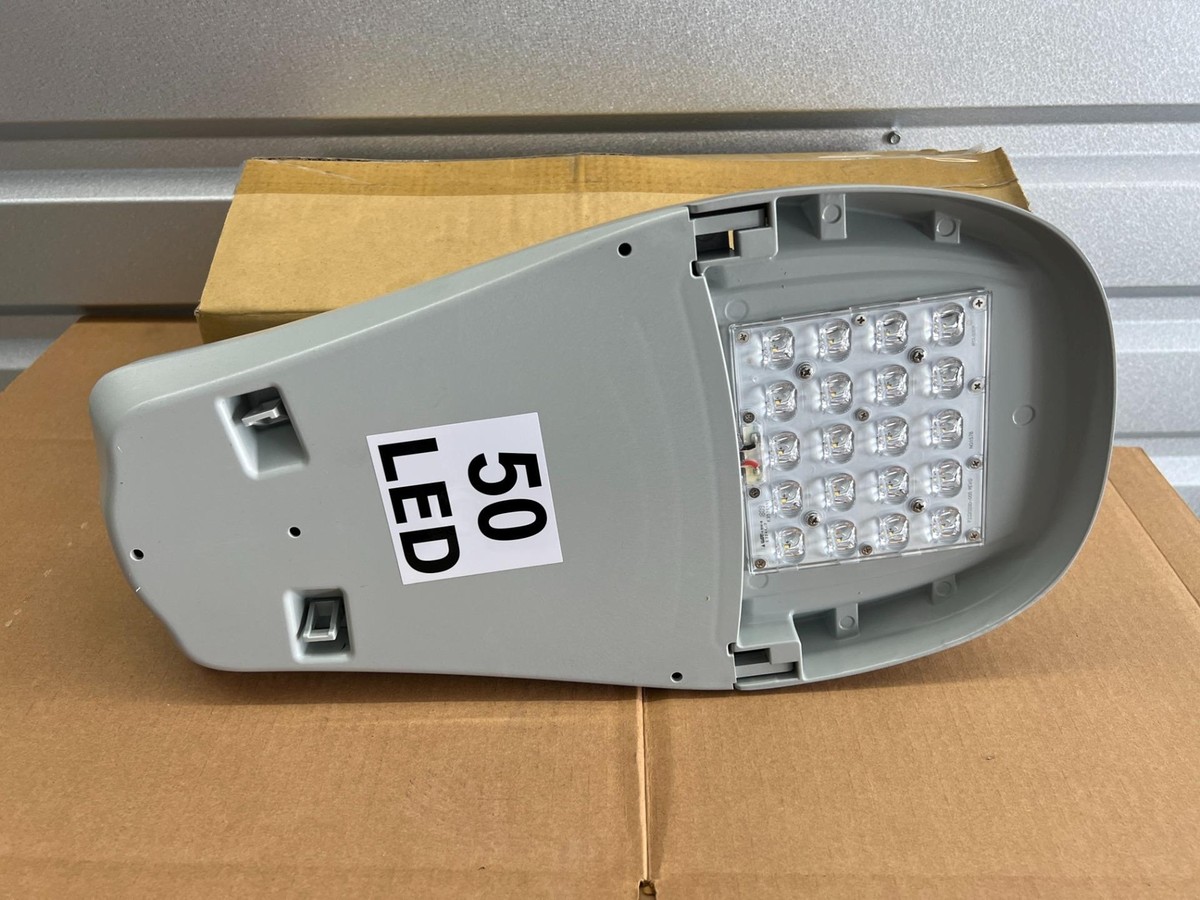 Leotek GCJ1-20H-MV-NW-2R-GY-700-PCR7-DALI-WL, GreenCobra Street