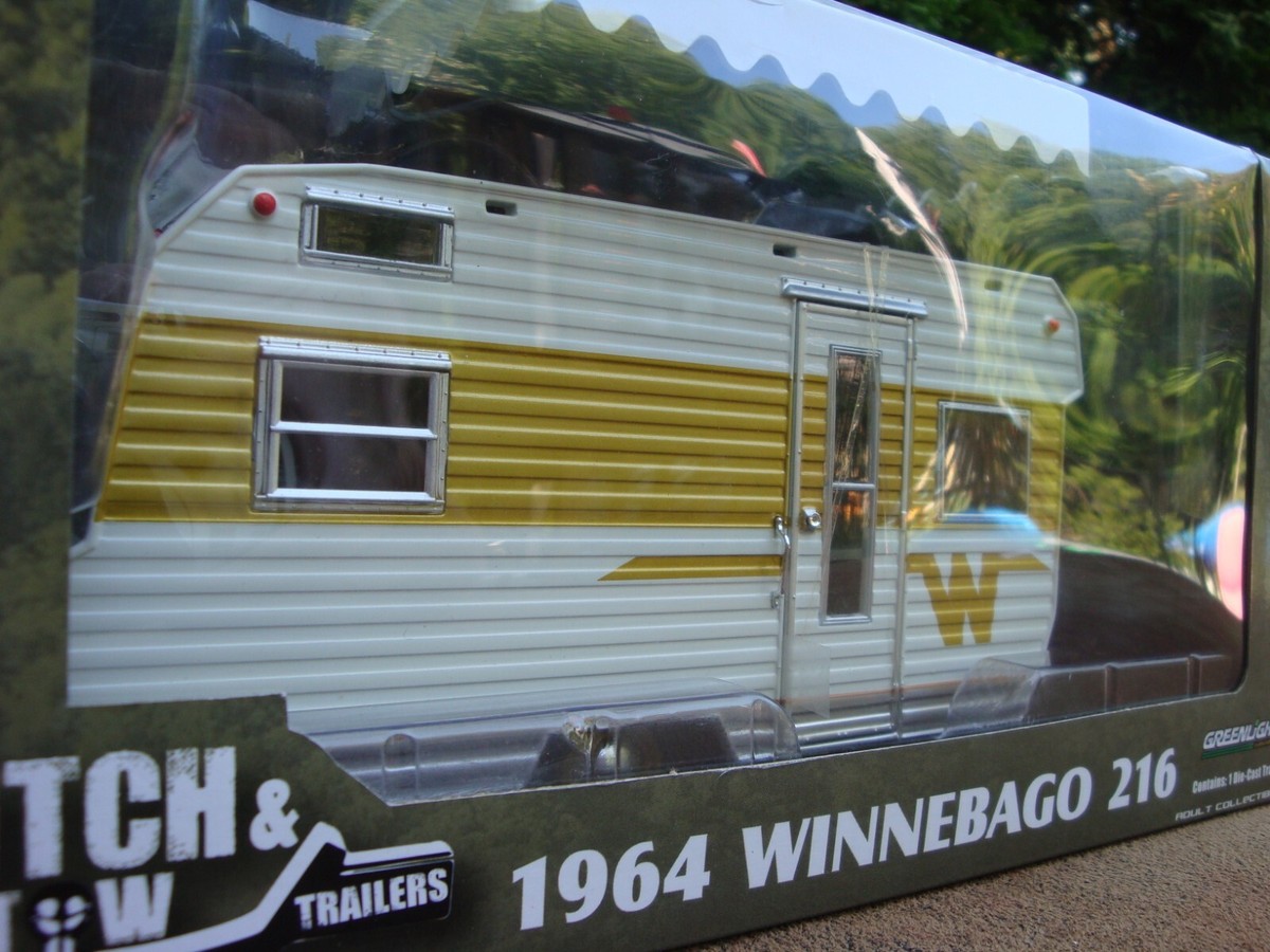 グリーンライト 1964 ウィネベーゴ 216 Hitch & Tow Trailers 1964 Winnebago 216 Die Cast- 1:24 scale