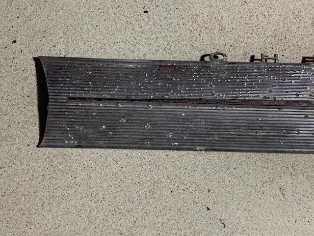 1965 Chevrolet Chevy II Nova SS панель багажника отделочная пластина эмблема 4474870 OEM - Изображение 3 из 4