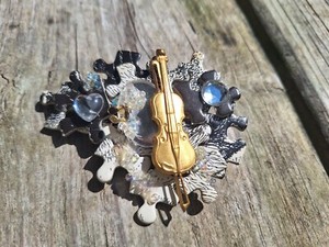 HANDMADE VIOLIN BROOCH PUZZLE  PIN  HEART