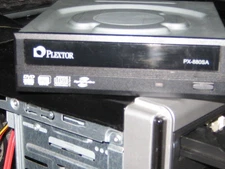 PLEXTOR DVD/CD REWRITABLE DRIVE MODEL # PX-880S SATA 1