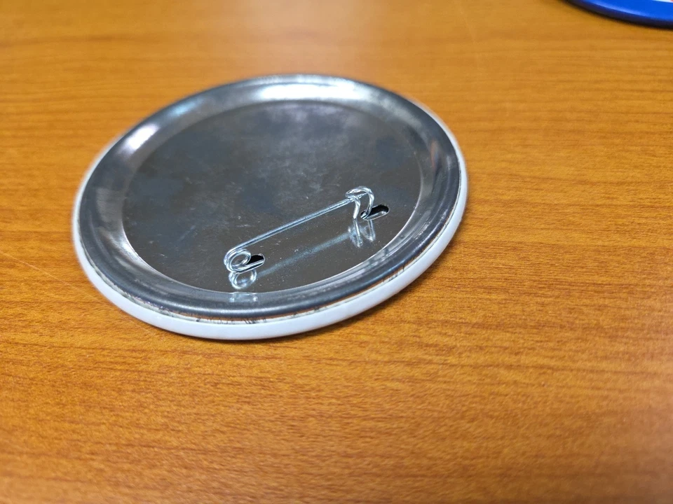 Vintage Boxing Pins Hagler Vs Hearns '85 3.5 Inch Golden Nugget Excellent Cond - Image 4 of 4