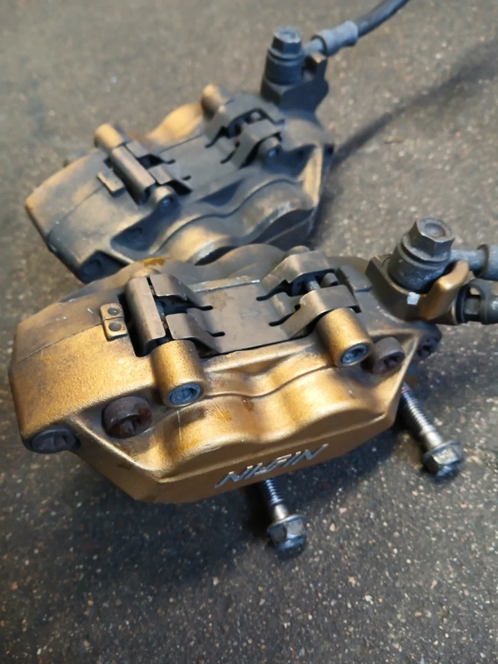 Juego de pinzas de freno delanteras derecha izquierda Honda Cbr600rr 600RR 2003 04 par de pinzas Foto 2 de 3