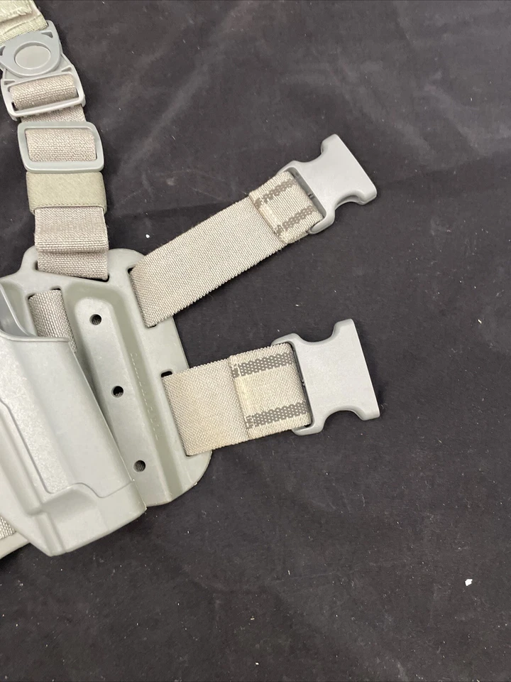 Funda fija derecha Blackhawk Serpa Beretta 92/96 pierna caída C1370 M9 9MM gris ACU Foto 4 de 4