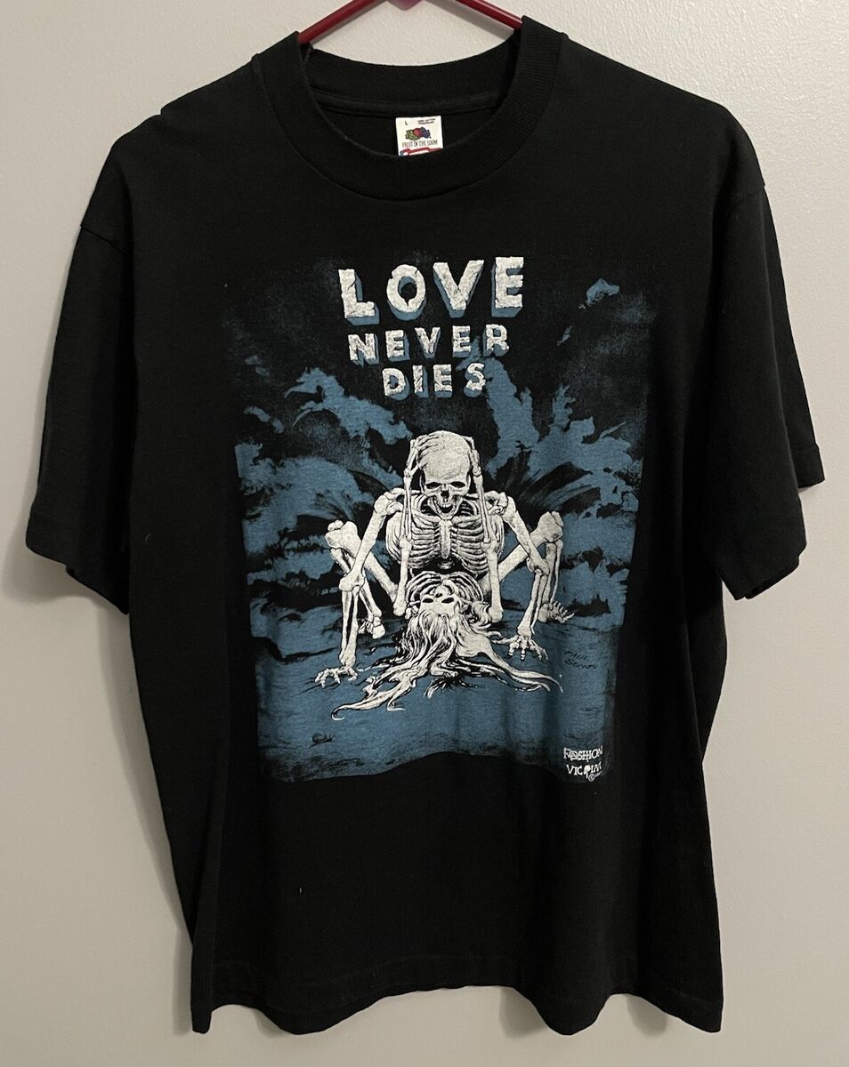 Vintage 1990s Large Fashion Victim Love Never Dies Single Vintage 1990s Large Fashion Victim Love Never Dies Single