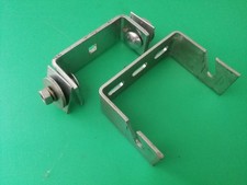 Zubehör für Torbefestigung Garagentorantrieb Somfy. 