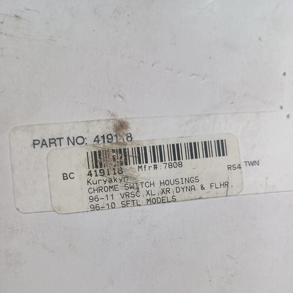 Cubierta de carcasa de caja de interruptores cromados Kuryakyn 7808 para Harley Davidson - Ver modelos Foto 3 de 3