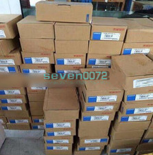 1PC New Omron proximity sensor E3NC-SA21