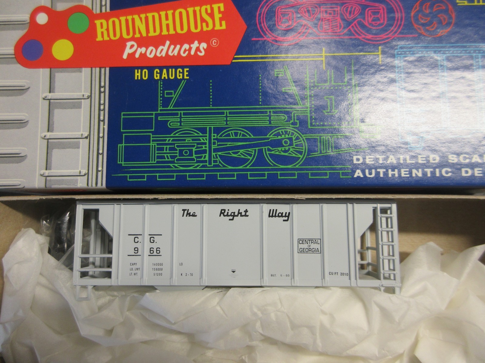 ROUNDHOUSE ho CENT. OF GA. 2-BAY COVERED HOPPER KIT  #7780