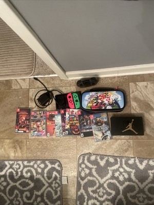 Full Nintendo Set Up +  8 games + 32 GB + two Set Controllers