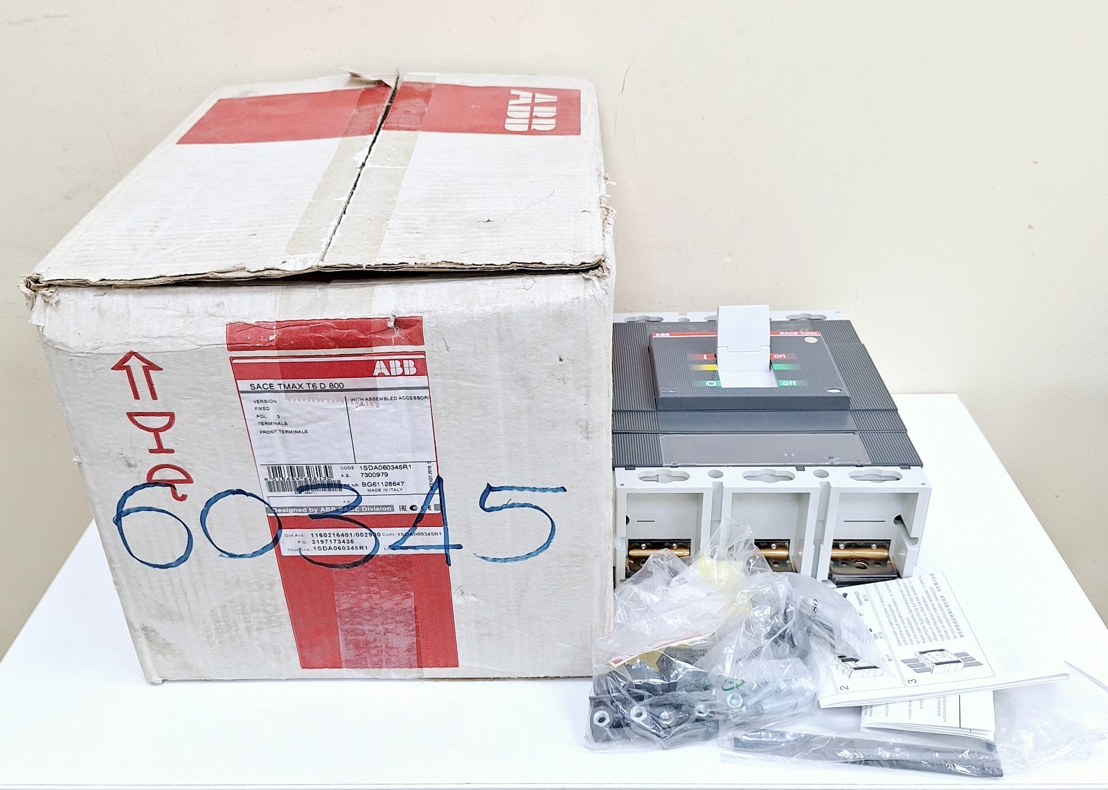 ABB SACE TMAX T6 D 800 / 1SDA060345R1 Circuit Breaker AC 23A DC 22A 3P