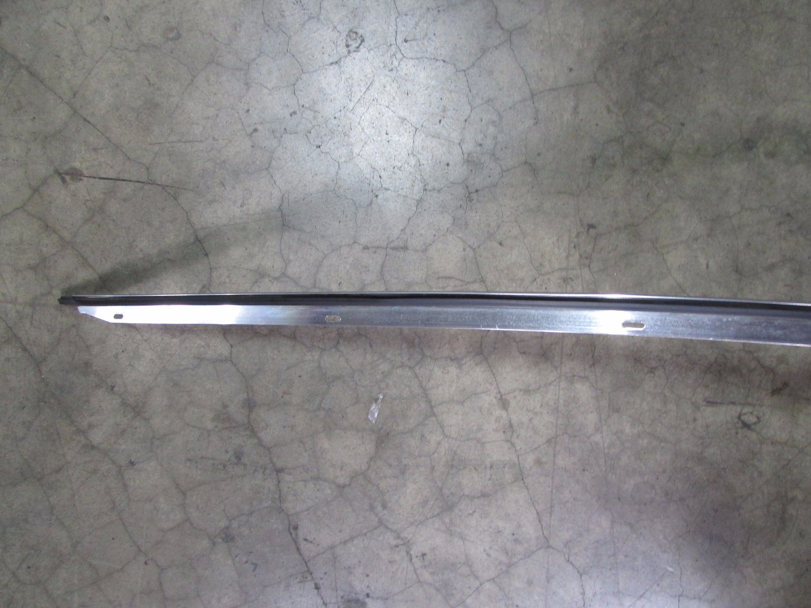 Maserati GranTurismo, RH, Right On Body Trim, Chrome, Used, P/N 82078400