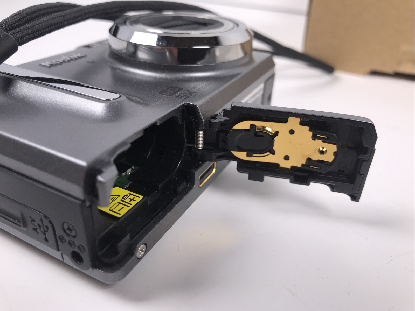 Kodak EasyShare Z1275 Zoom Digital Camera 12.0MP/5XZOOM Brand New Open