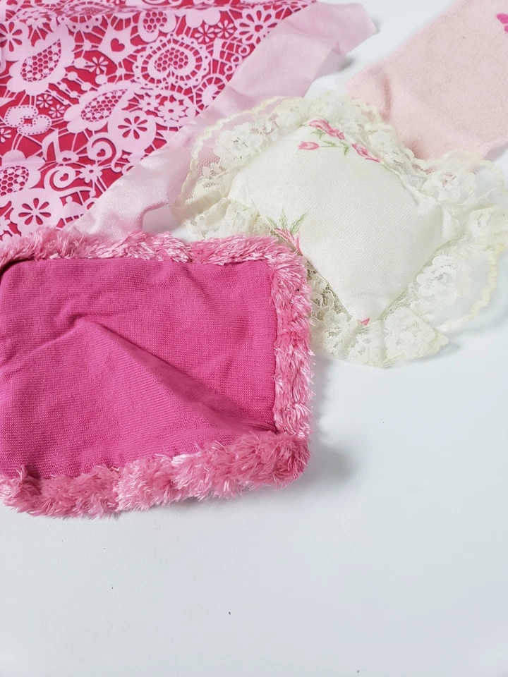 lote de mantas y almohadas para ropa de cama Barbie y otras muñecas 1987-2008 Foto 3 de 4