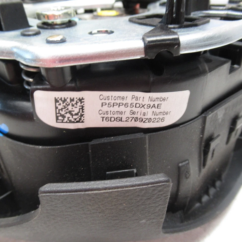 2017 2018 2019 2020 2021 2022 2023 Chrysler 300 Wheel Airbag Driver Air Bag OEM - Image 4 of 4