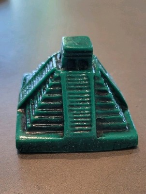 Vintage Green Malachite-Style Chichen Itza Pyramid Souvenir 2.5 Base Mexico 3D