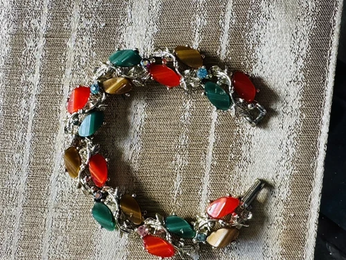 VTG 1950’s RED, GREEN & TAN LUCITE BRACELET - Costume Jewelry