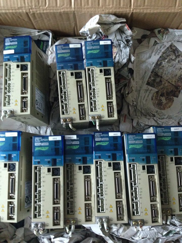 1PC USED OMRON AC SERVO DRIVER R7D-AP02H FREE EXPEDITED 1PC USED OMRON AC SERVO DRIVER R7D-AP02H FREE EXPEDITED
