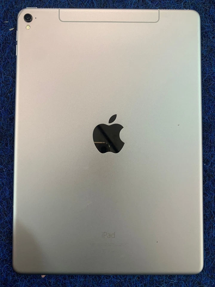 Apple iPad Pro 1st Gen. 128GB, Wi-Fi, 4G 9.7 in - Grey Grade B - Image 2 of 3