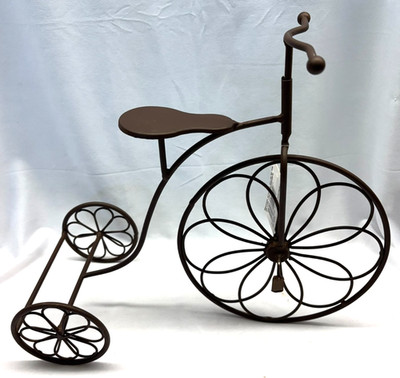 rusty garden art tiny tricycle planter for garden! fits pot size 4 3/4'' dia max