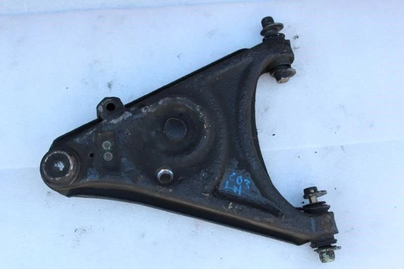 1977 MERCEDES 450SL R107 LEFT DRIVER SIDE FRONT LOWER CONTROL ARM - Image 2 of 4