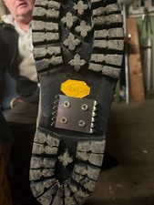 Elementy pazurów do butów leśnych, gdzie można później przymocować