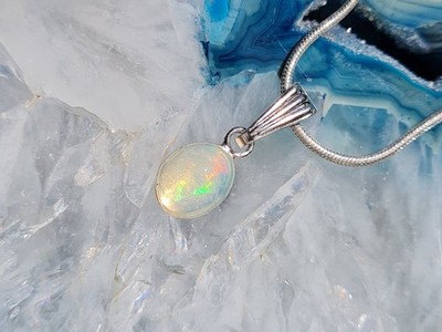 Geschenkset: Welo Opal Anhänger plus Silberkette   (G48)
