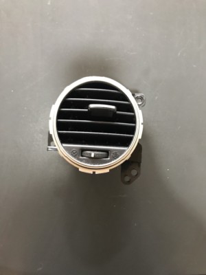 KIA Carens 2008 2.0 CRDi Center Left Dash Air Nozzle 97410-1D900