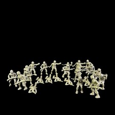 Lot of 24 Green Plastic Army Men LIDO Green Soldiers 2 1/4"