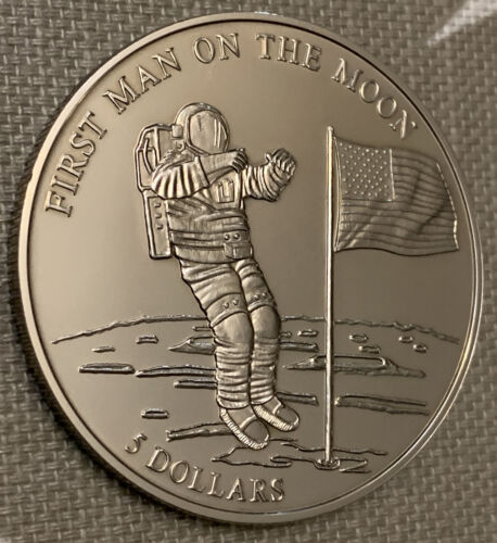  LIBERIA 5 Dollar 2000 "eerste man op de maan" -zilver- met certificaat - Afbeelding 1 van 4