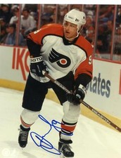 DAINIUS ZUBRUS PHILADELPHIA FLYERS SIGNED AUTOGRAPHED  #9 8X10 PHOTO W/COA