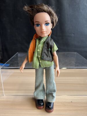 Bratz Boyz Puppe Koby dunkle Haare blaue Augen mit Outfit Schuhe 10 Zoll 