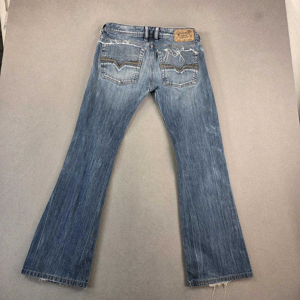 Jeans masculino Diesel Zathan azul bootcut jeans desbotado 008B9 serve 31x30 alterado - Imagem 2 de 4