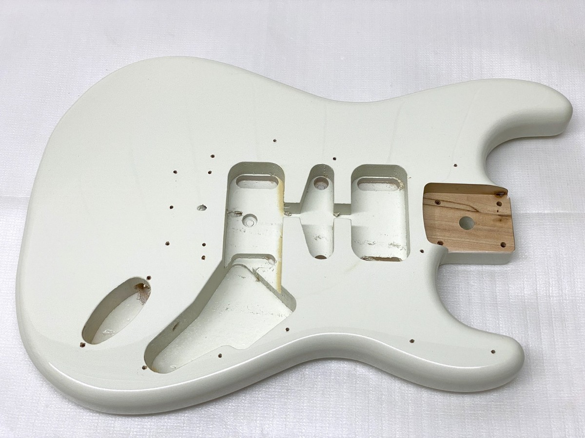 SQUIER ボディ　ホワイト Genuine! Fender Squier HARDTAIL STRAT BODY White
