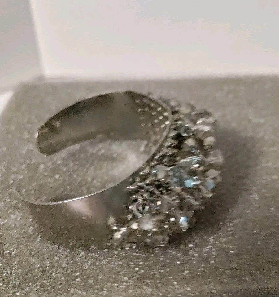  Brazalete de acero inoxidable con piedras de cristal ahumado. Usado en excelente estado Foto 2 de 4