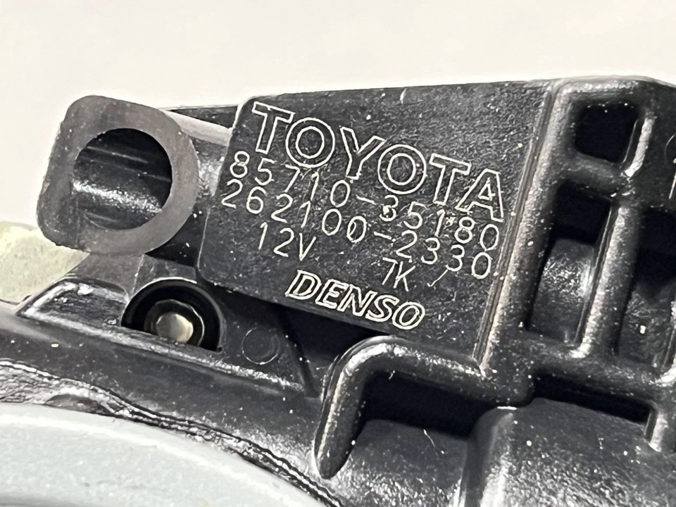 Toyota Prius 2008 lado del pasajero derecho puerta delantera o trasera ventana regulador motor Foto 4 de 4