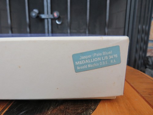 Wedgwood Queen Elizabeth II 1977 Silver Jubilee Crown Collection Cameo Plaque - Picture 17 of 17