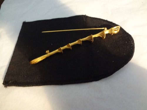 VINTAGE AUTHENTISCHE KARL LAGERFELD SIGNIERTE SAMMLER GOLDTON PIN - Bild 3 von 7