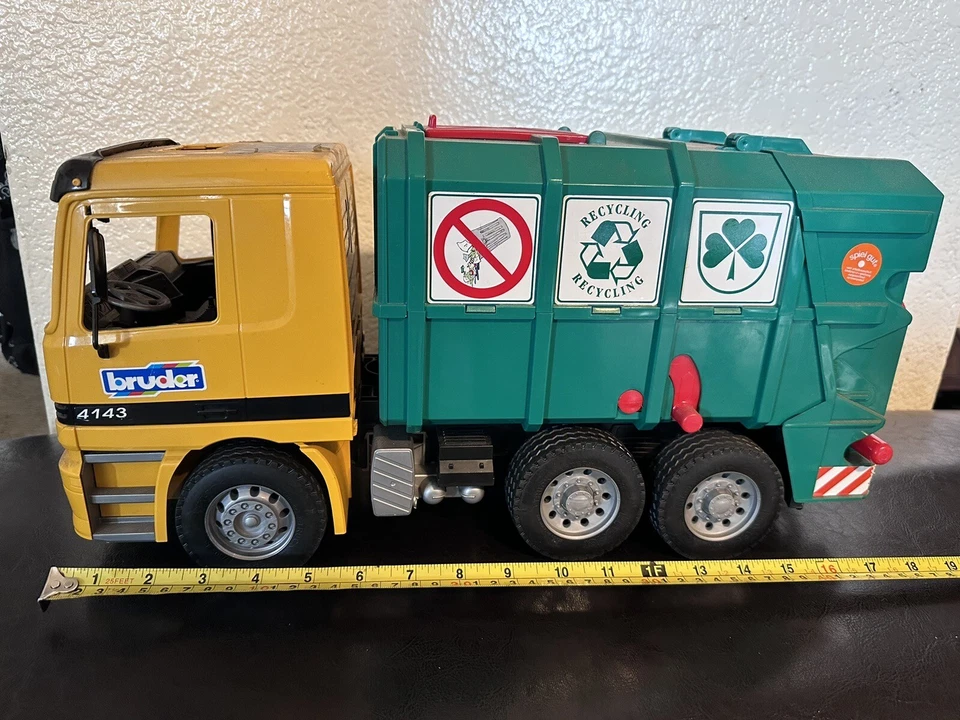 Bruder MB Actros Mercedes Benz Garbage Recycling Truck 4143 Furth Germany - Image 3 of 4