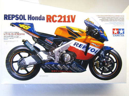 Tamiya 1:12 Scale Repsol Honda RC211V 2002 Rossi/Ukawa Model Kit # 14092 Sealed - 第 1/7 張圖片