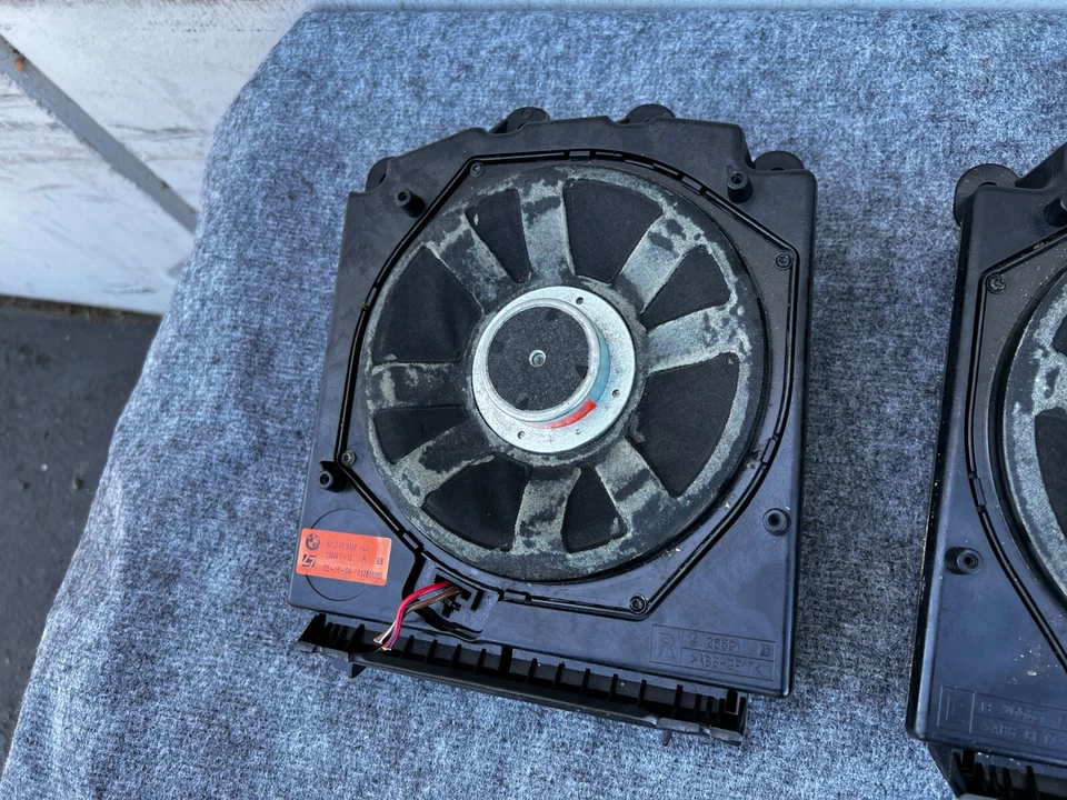 JUEGO DE ALTAVOCES WOOFER DEBAJO DEL ASIENTO IZQUIERDO DERECHO BMW 645CI 650 M6 (2004-2010) OEM Foto 3 de 4