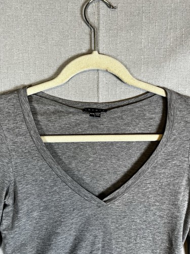 Theory Womens Size Medium Long Sleeve T Shirt Tee Gray Top V Neck Quiet Luxury - Picture 3 of 8
