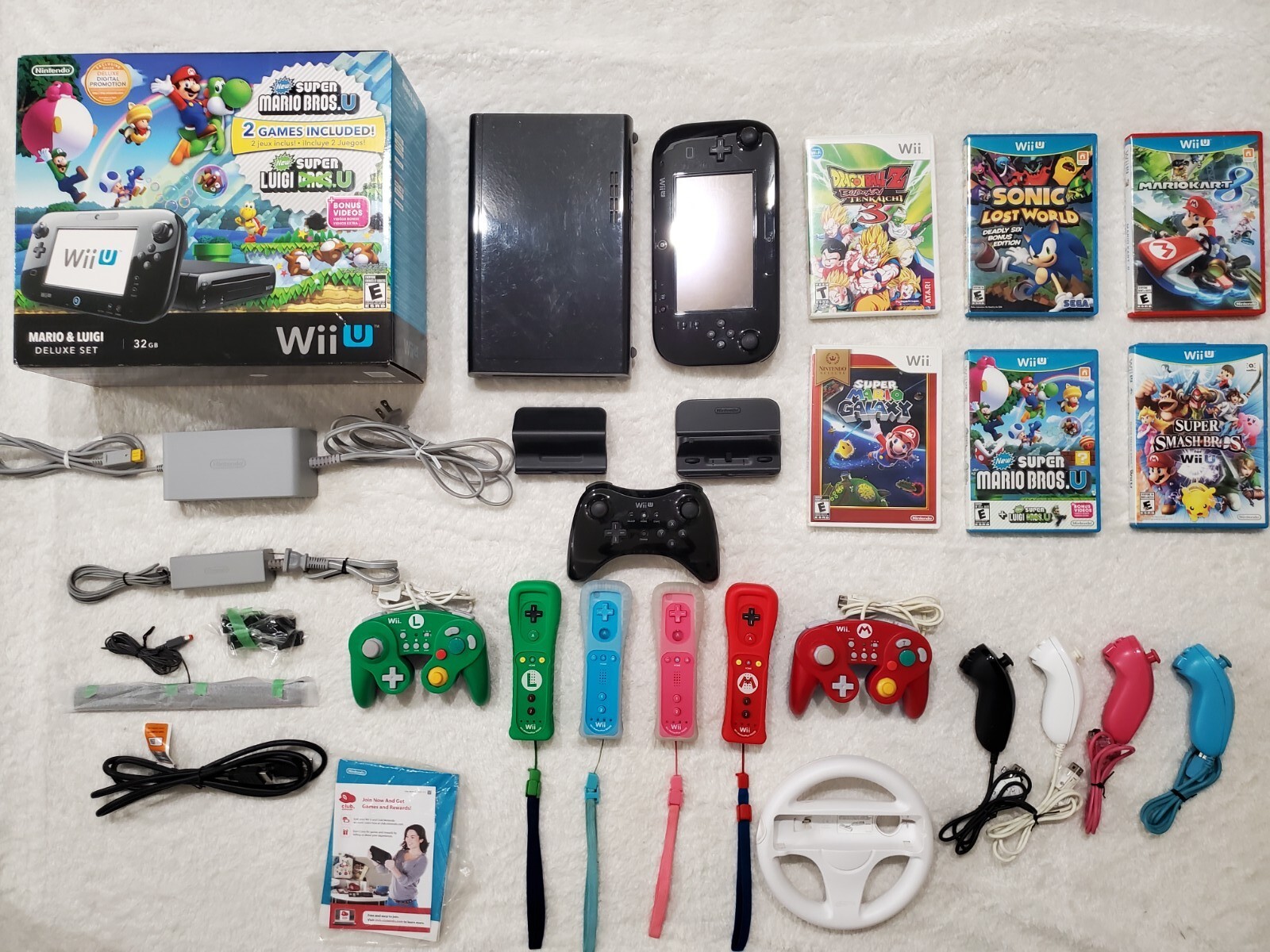 MASSIVE!!! Nintendo Wii U 32 GB Mario & Luigi Deluxe Bundle