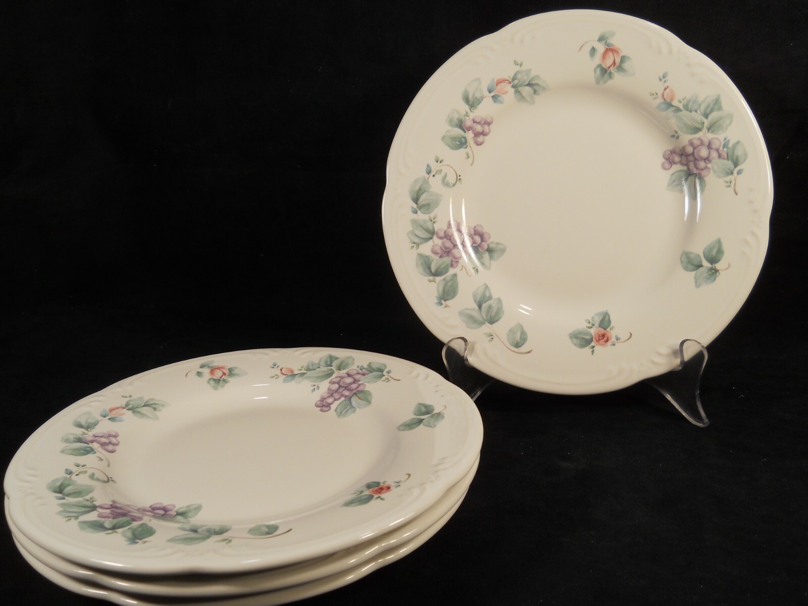 Pfaltzgraff Grapevine Dinnerware, Bowls Plates Platter Cups Casserole Gravy Boat