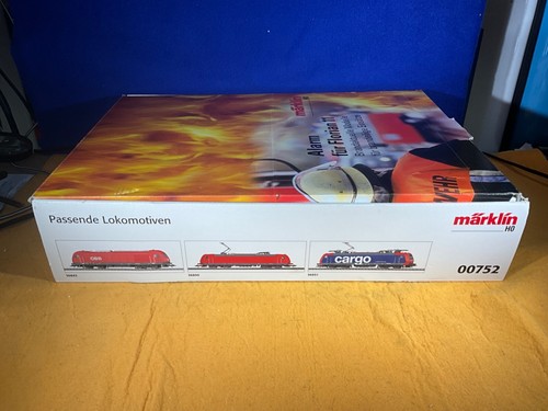 E11-82 TRAIN CARS - SET OF 24 EMERGENCY VEHICLE CARS - HO SCALE - MARKLIN #00752 - Picture 11 of 12