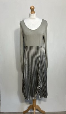 Out Of Xile Damen Kleid 2 Größe UK 10 Silber Rüschen Satin Streifen Boho Lagenlook