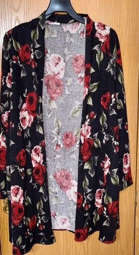 Women’s Plus Sz Black Rose Floral Cardigan Sz XL