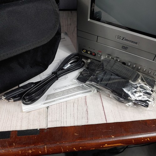 Emerson EWC09D5 9 Inch CRT DVD Combo TV W/ Travel Carrying Bag NO REMOTE, Tested - Picture 5 of 15