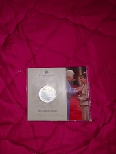 THE QUEENS REIGN &pound;5 COIN