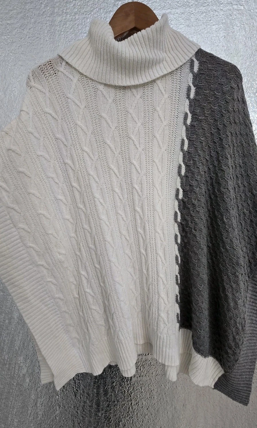 Chico’s White/gray Knit Cowl Neck Poncho Topper Popover Size S/M